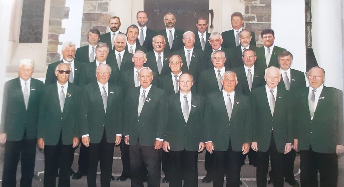 Vor der Odebornskirche in Schüllar Wemlighausen nach einem Konzert! Vor der Odebornskirche in Schüllar Wemlighausen nach einem Konzert!