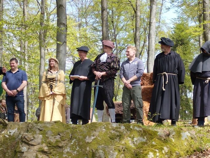 Ansprache und div. Vorführungen vor großem Publikum Ansprache und div. Vorführungen vor großem Publikum