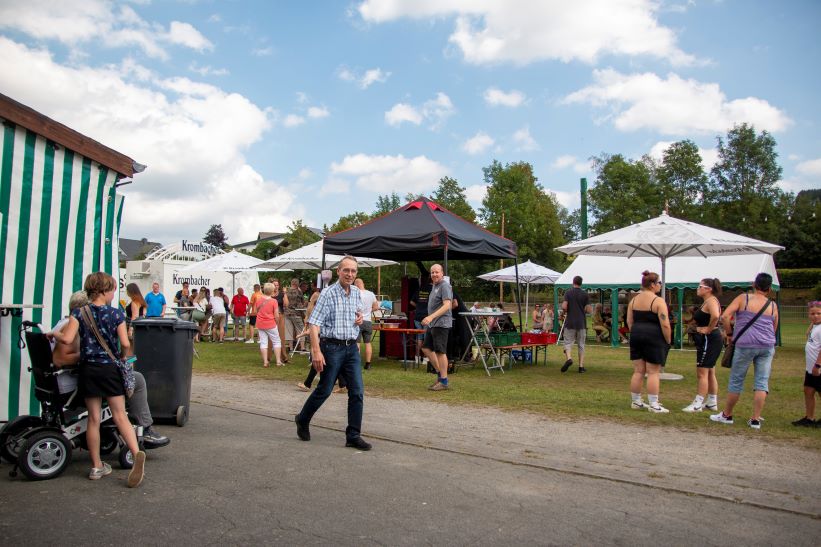 reges Treiben auf dem Schützenplatz reges Treiben auf dem Schützenplatz