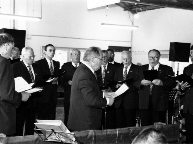 MGV unter Leitung von Hubert Kirscht 2002 Benefizkonzert Schützenverein, Foto Michael Althaus