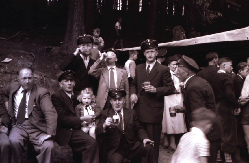 Feiern 1956 im Hillerbach, Foto: Heinz Krämer